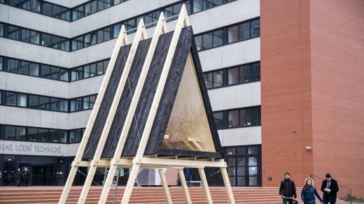 Z výstavy útulen před ČVUT. Objekty od studentů architektury se nyní nachází v Krkonoších
