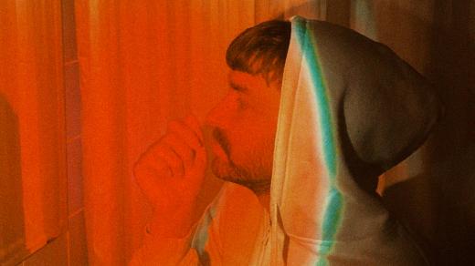 Hudebník a producent Ondřej Holý vystupuje jako dné