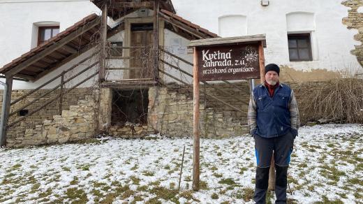 Ferdinand Raditsch před Květnou zahradou v Květné