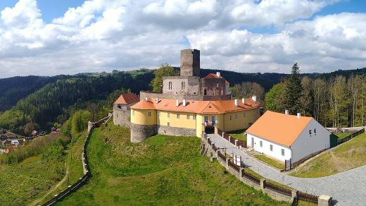 Celkový pohled na hrad Svojanov