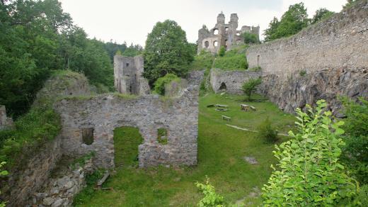 Zřícenina hradu Dívčí Kámen