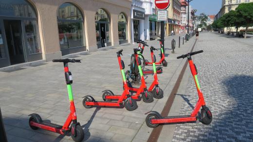 Elektrokoloběžky na ulicích v Hradci Králové