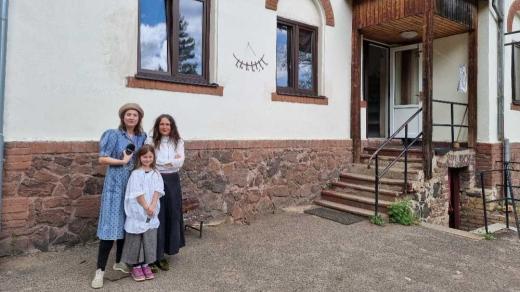 Naďa Reviláková a Vendula Borůvková při natáčení larpu Čára