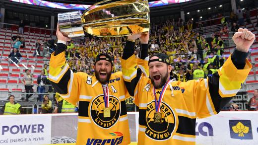 Pamatujete si na cestu černožluté "Popelky" až za titulem? Vzpomínáme na slavné bitvy hokejového play-off