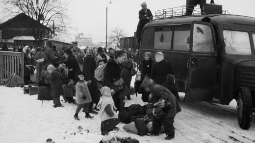 První transport odsunutých Němců z Mariánských Lázní do Německa (1200 osob) odjel 25. ledna 1946