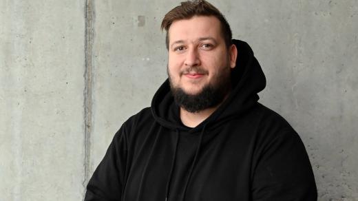 Zpěvák a fotbalista Jakub Děkan byl hostem pořadu Na place