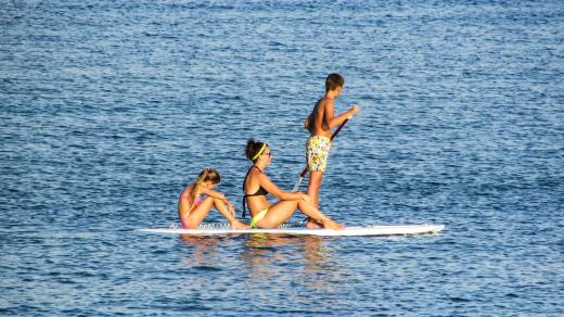 Paddleboarding zažívá v letošní letní sezóně opravdový rozkvět (ilustrační foto)