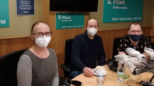 Zleva: Apolena Veldová, Jakub Zindulka a Jiří Bláha
