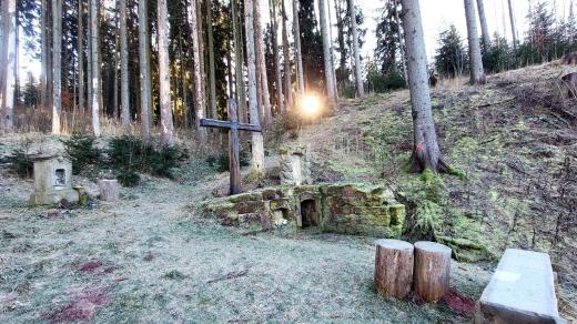 Studánka Roubenka ve Staropackých horách je místo pohanské i křesťanské