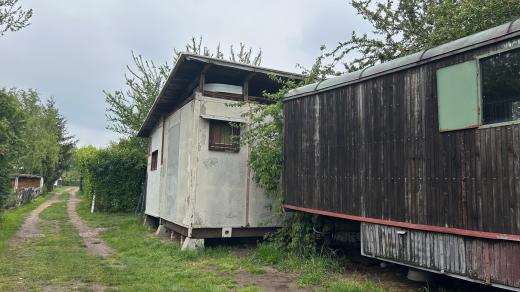 Černé stavby v obci Přítluky