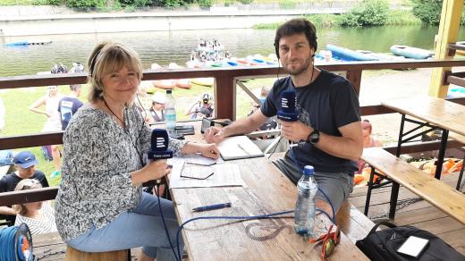 Iveta Kalátová a Martin Bauer, jednatel jednatel firmy Sundisk při přímém přenosu