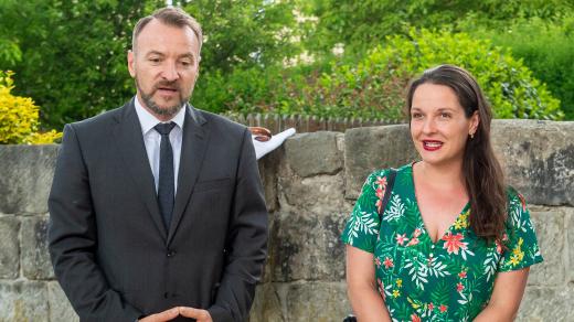 Martin Herbert Dzingel, prezident Shromáždění německých spolků v ČR a novinářka Lucie Römer v České Kamenici