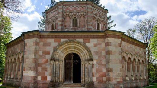 Hrobka Harrachů v Horní Branné
