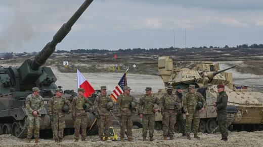 Polští a američtí vojáci na cvičišti Nowa Deba v Polsku