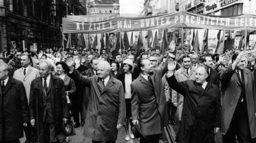 Gustáv Husák, Ludvík Svoboda, Alexander Dubček a František Kriegel v prvomájovém průvodu v roce 1968