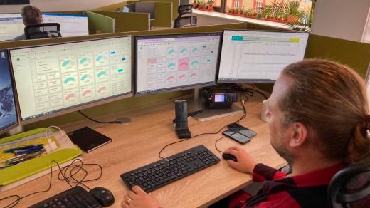 Technik Michal kontroluje takzvaná zapínací místa