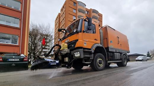 Zametací stroje vyjíždějí do ulic měst na Vysočině