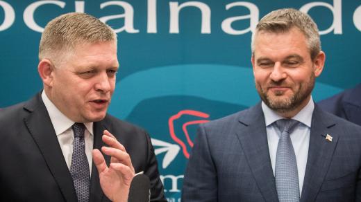 Volební jedničkou strany Smer je premiér Peter Pellegrini (vpravo), na druhém méstě kandiduje předseda strany Robert Fico