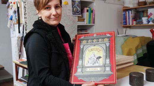 Knihařka Iva Hájková ze Žďáru nad Sázavou