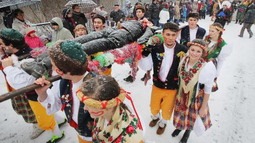 Začátek čtyřdenního masopustu v Postřekově na Domažlicku