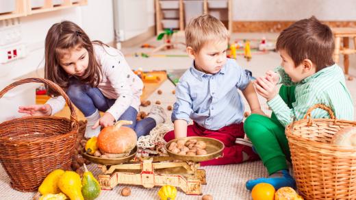Montessori výuka, škola, děti