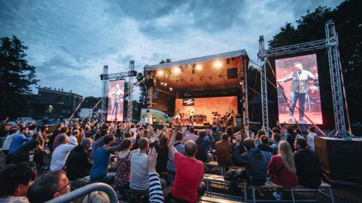 Divadelní festival 2020 v Hradci Králové - Gadžové jdou do nebe