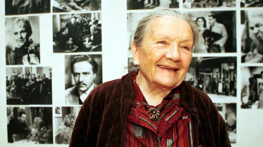 Marie von Bibikoff Haasová zvaná "Bibi". Manželka herce Hugo Haase na výstavě jeho fotografií v roce 2001