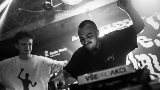 Radio Wave v Míru: B2B Kewu & Steady
