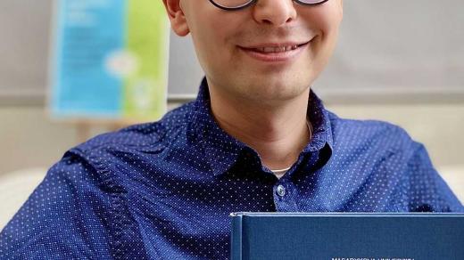 Tomáš Maleček s diplomovou prací o Divadle Járy Cimrmana