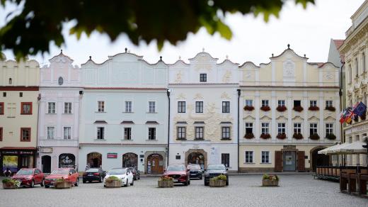 Dům U Jonáše na Pernštýnském náměstí v Pardubicích
