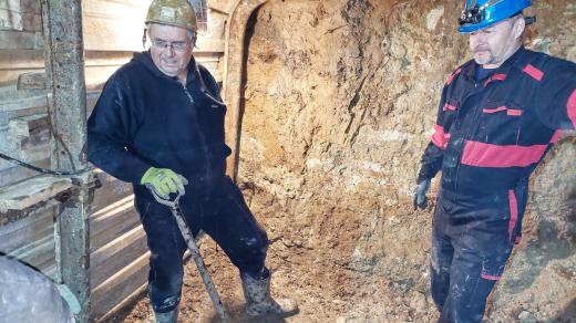 Práce na přístupové šachtě ke středověkému stříbrnému dolu Čapčoch