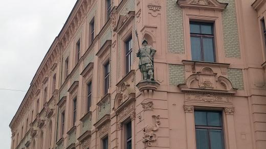 Dům U Zlatého růžence na náměstí Republiky v Plzni