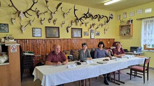 Volby v hasičském domě v Protivci, osadě Strunkovic nad Blanicí