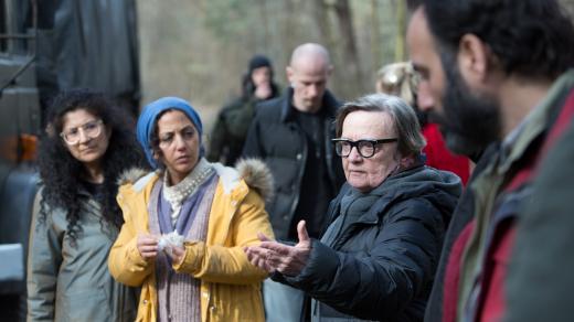 Režisérka Agnieszka Holland během natáčení snímku Hranice