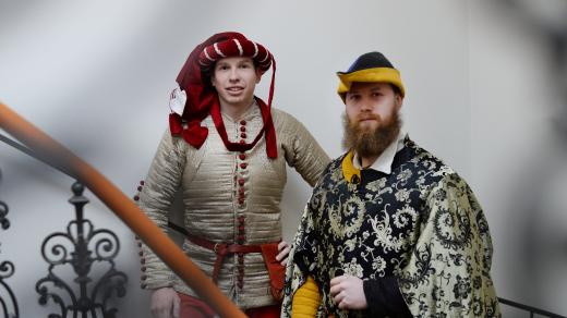 Ondřej Ryšavý a Vojtěch Ptáček z šermířského spolku Honorata