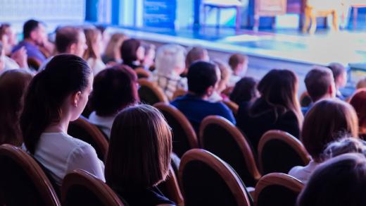 Hlediště v divadle