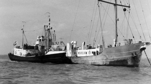 Loď, ze které vysílalo pirátské Radio Caroline