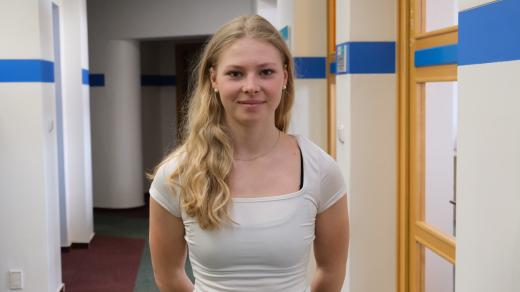 Ilona Plecháčová ve studiu Českého rozhlasu Hradec Králové