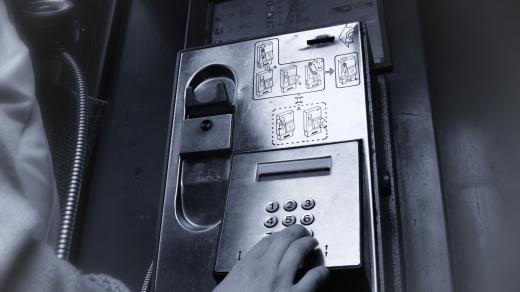 Telefonní budka, hovor (ilustrační foto)
