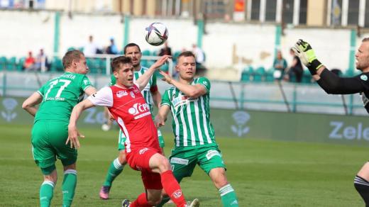 Pardubický fotbalový obránce Robin Hranáč