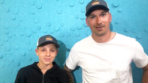 Motocyklový závodník a trenér Lukáš Pešek a motocyklová naděj Roman Durdis