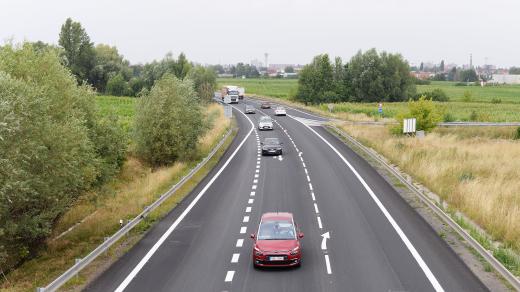 Silnice I/37 na příjezdu do Pardubic od Chrudimi