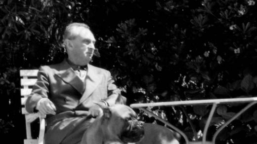 Julius Firt, československý novinář, ředitel rozhlasové stanice Svobodná Evropa