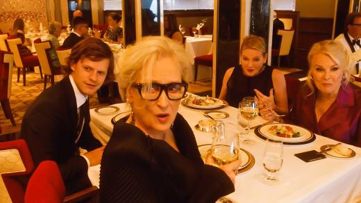 Meryl Streepová v novém snímku Nechte je všechny mluvit