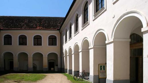 Zámek Louňovice
