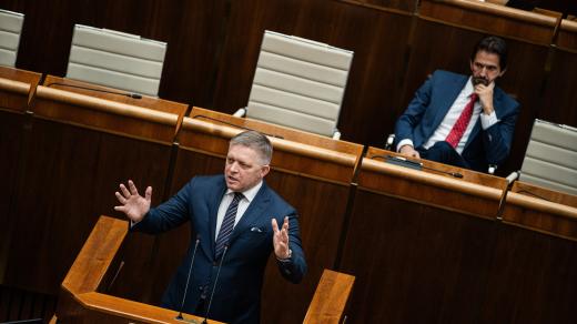 Robert Fico a Robet Kaliňák (oba SMER) v Národní radě Slovenské republiky