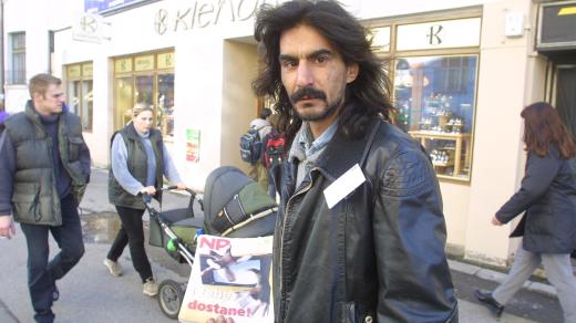 Prodejce časopisu Nový Prostor