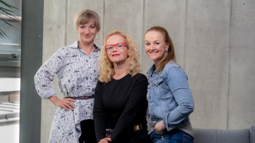 Polední sirény Jitka Asterová, Linda Finková a Sandra Pogodová
