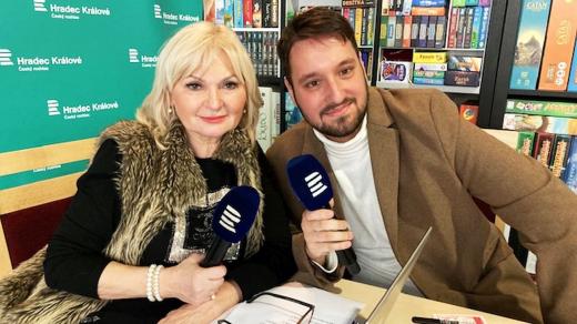 Kouzelník Nikolas Kara hostem Lady Klokočníkové v rozhlasové kavárně