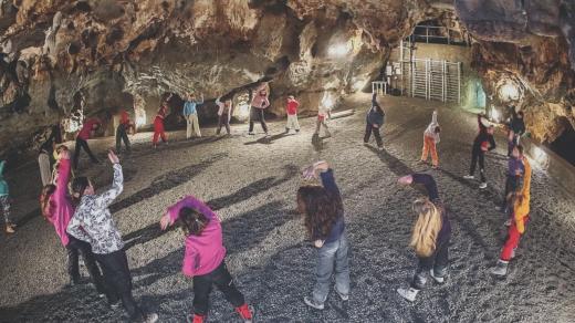 Dětská léčebna se speleoterapií. Slavnostní otevření nové léčebny v Ostrově u Macochy